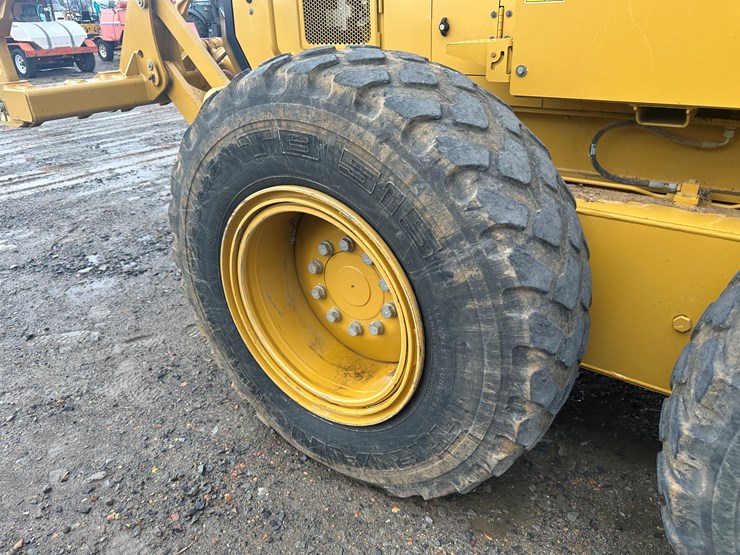 2022-caterpillar-140gc-image-11