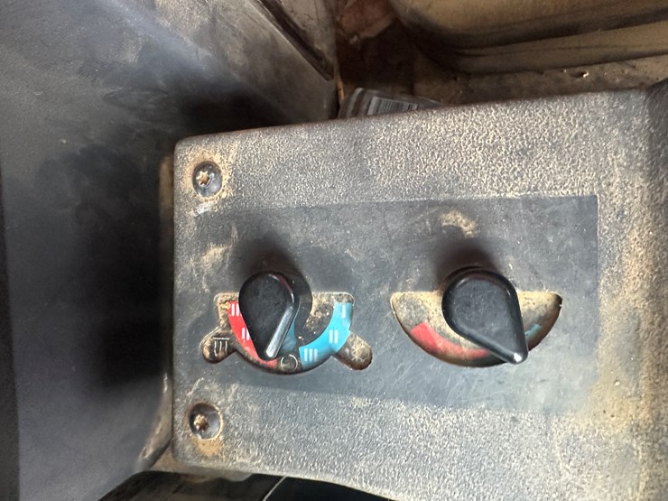 2022-caterpillar-140gc-image-106