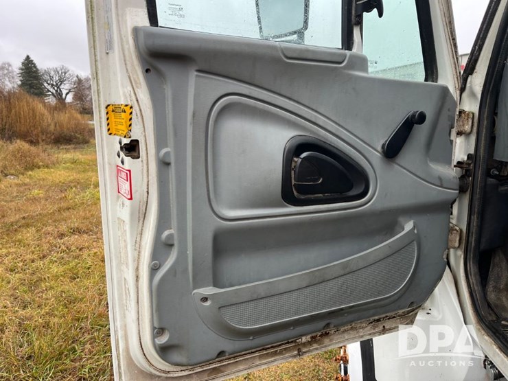 2004-international-7400-image-60