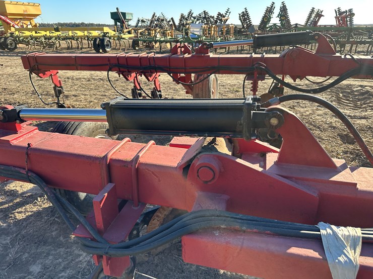 #33740-•-~20'-row-crop-cultivator-image-25