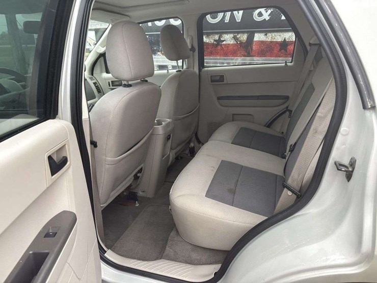 2008-ford-escape-image-16