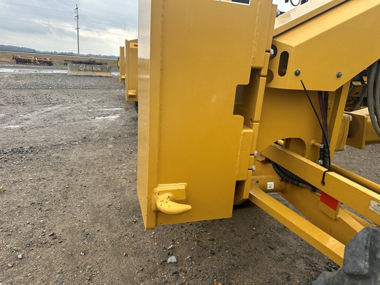 2022-caterpillar-140gc-image-41