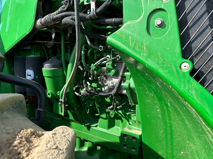 2016-john-deere-8320r-image-53