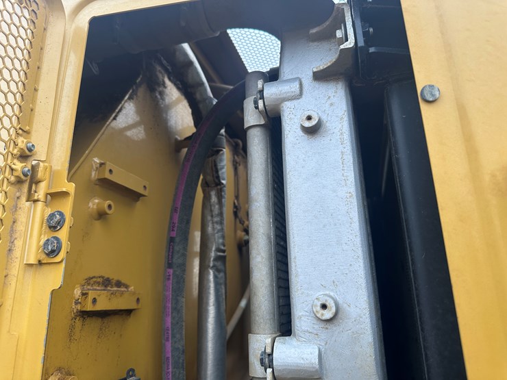 2022-caterpillar-140gc-image-73