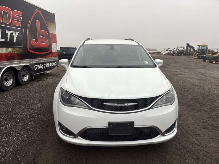 2017-chrysler-pacifica-image-7