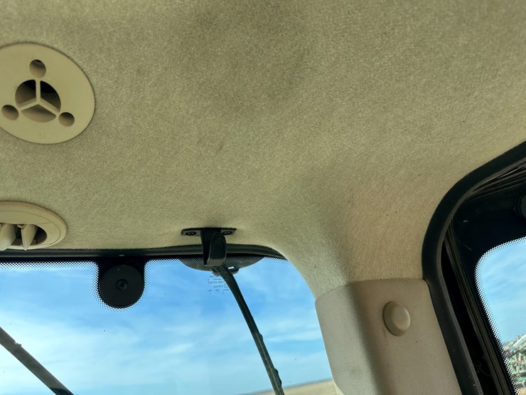 2010-john-deere-8285r-image-69