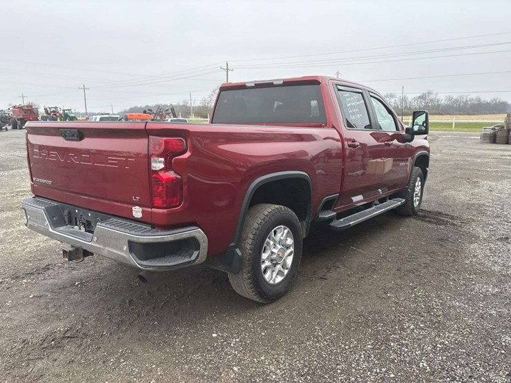 2022-chevrolet-silverado-2500-image-5
