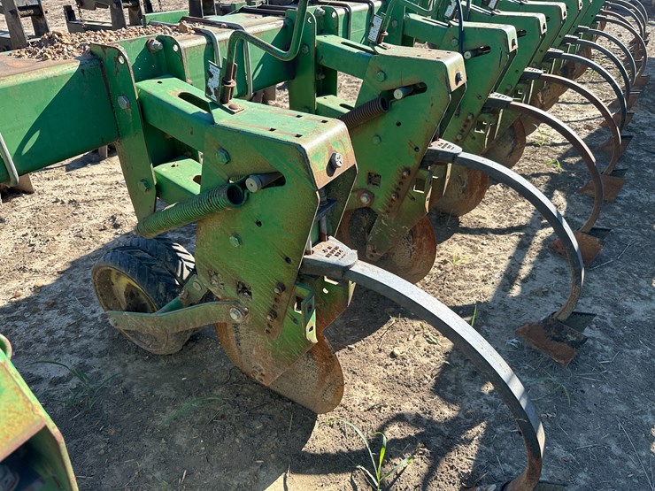 john-deere-16-image-33