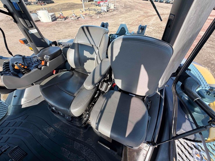 2020-agco-mt875e-large-frame-row-crop-track-tractor-image-35