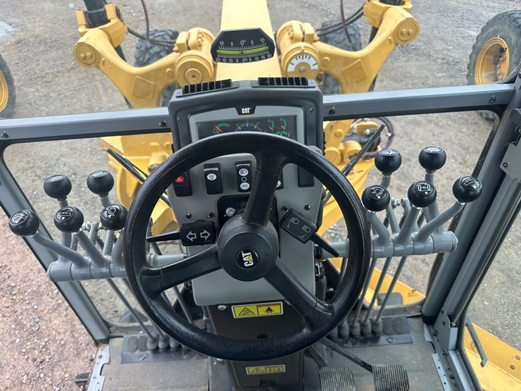 2022-caterpillar-140gc-image-83