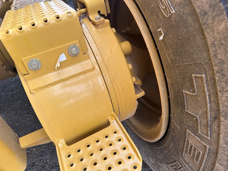 2022-caterpillar-140gc-image-12