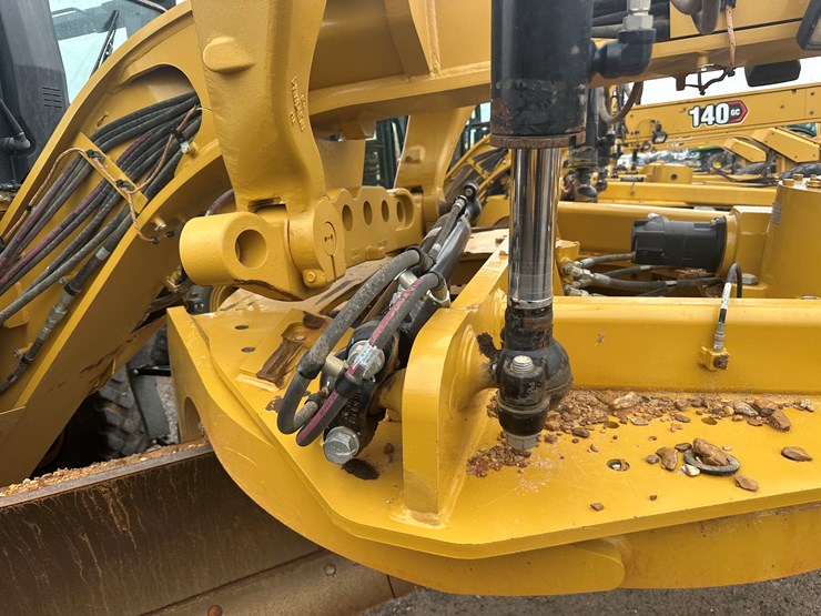 2022-caterpillar-140gc-image-59
