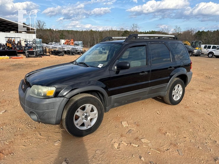 2005-ford-escape-xlt-image-1