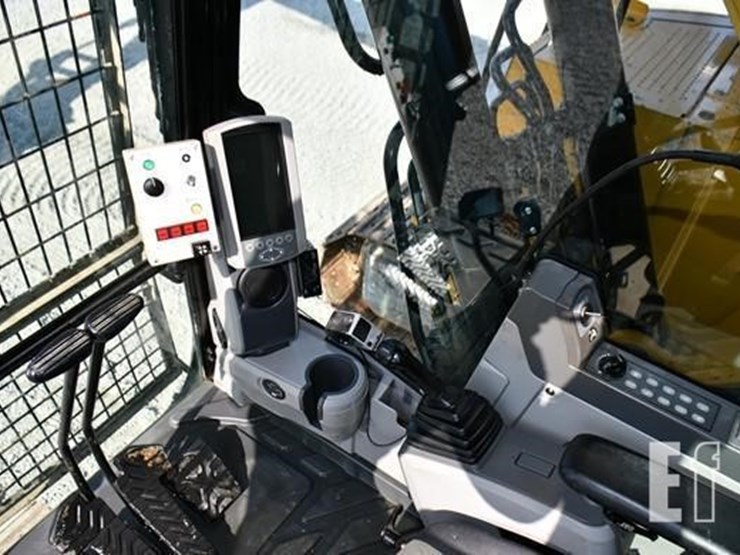 2020-caterpillar-325flcr-image-18