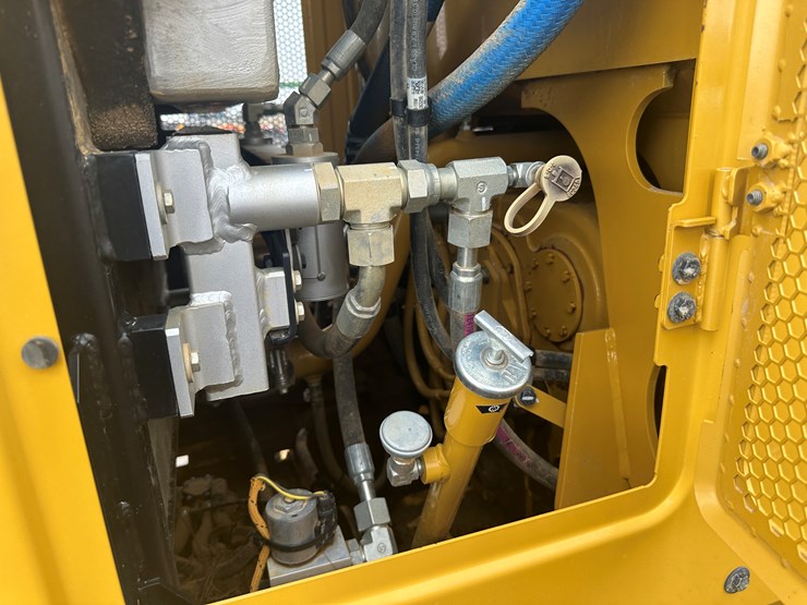 2022-caterpillar-140gc-image-63