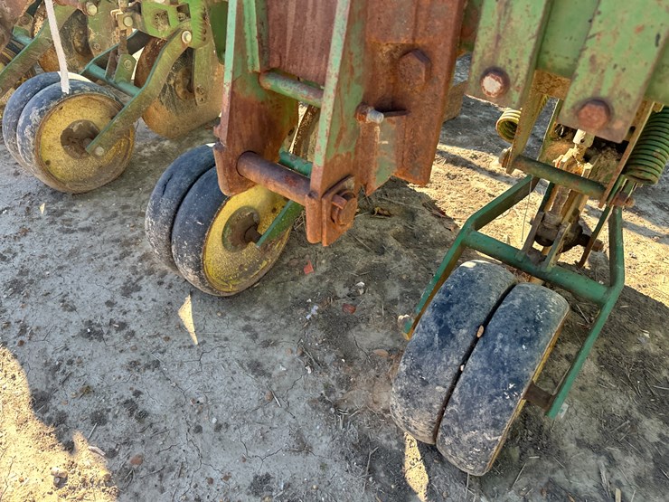 john-deere-16-image-50