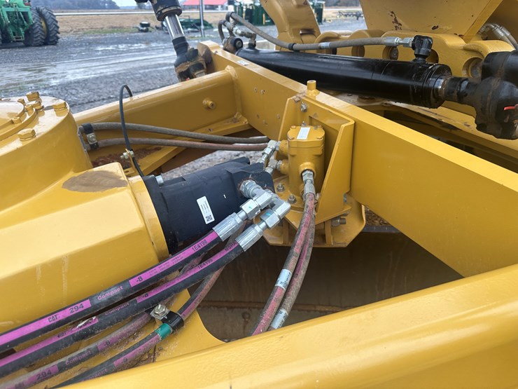 2022-caterpillar-140gc-awd-image-38