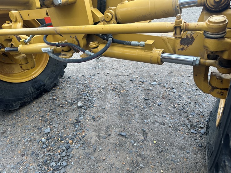 2022-caterpillar-140gc-image-19