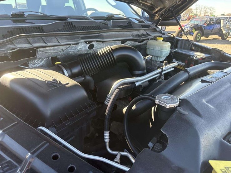 2015-ram-2500-laramie-image-26