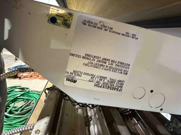 7--48”x20”-fluorescent-light-fixtures-image-7