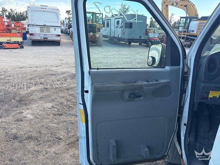 2008-ford-e350-image-8