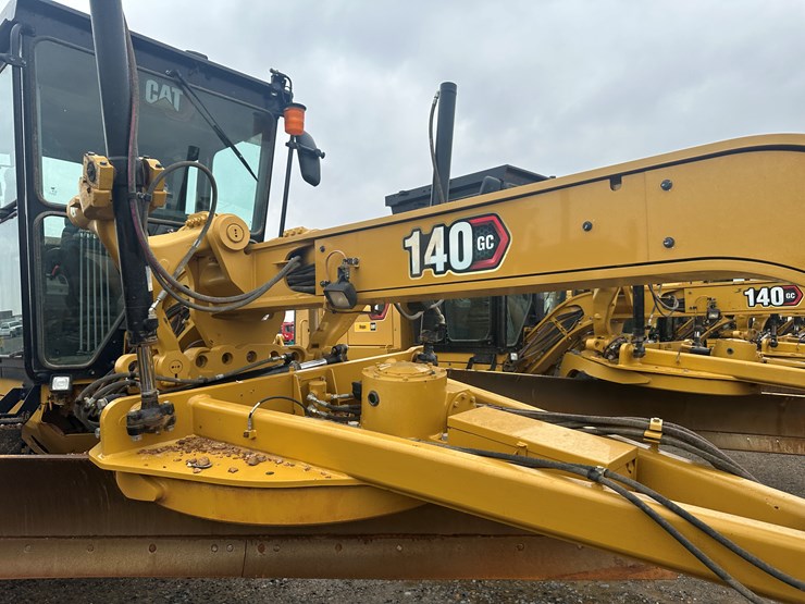 2022-caterpillar-140gc-image-52