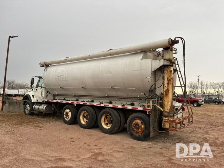 2005-international-7600-image-10