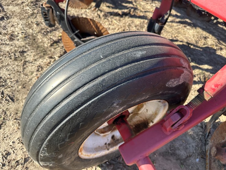 #33739-•-~20'-row-crop-cultivator-image-6