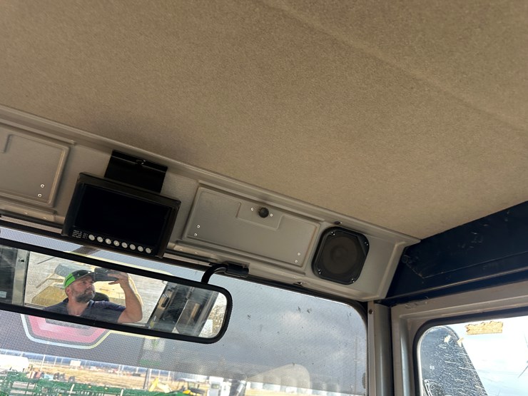 2022-caterpillar-140gc-image-85