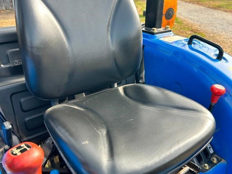 2016-new-holland-workmaster-37-image-14