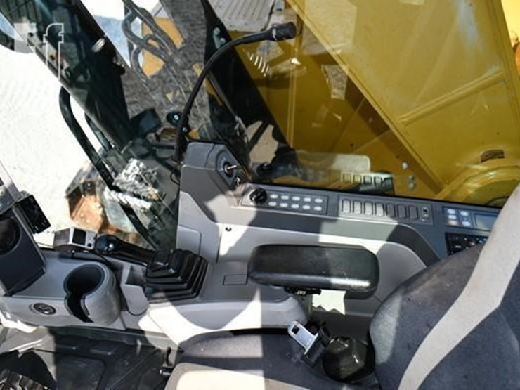 2020-caterpillar-325flcr-image-17