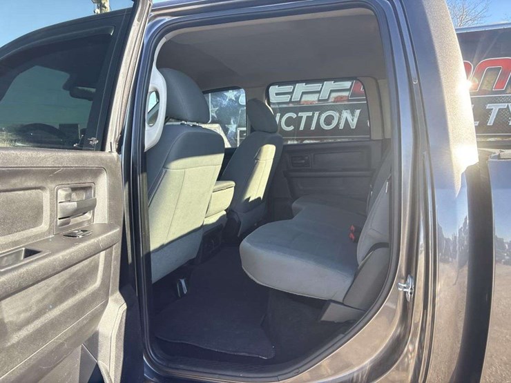 2016-dodge-2500-image-19