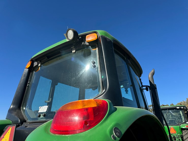 2010-john-deere-7130-image-35