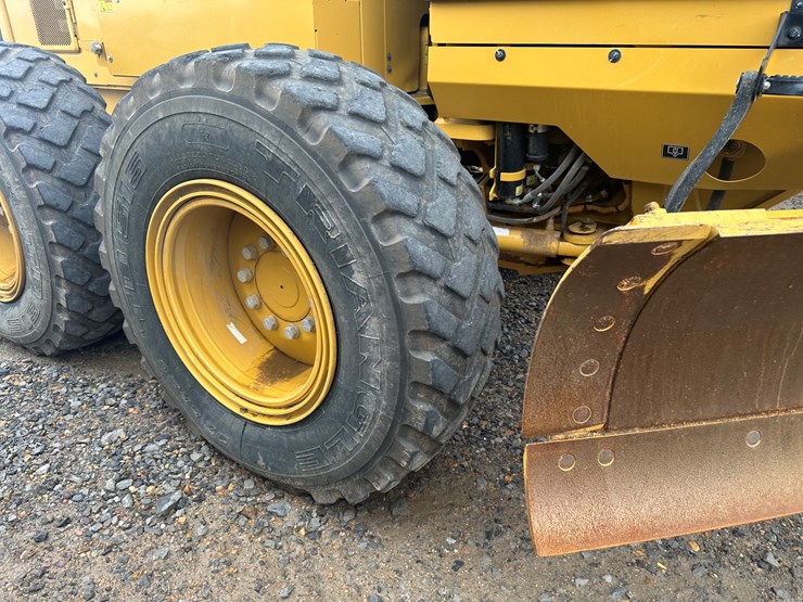 2022-caterpillar-140gc-image-10