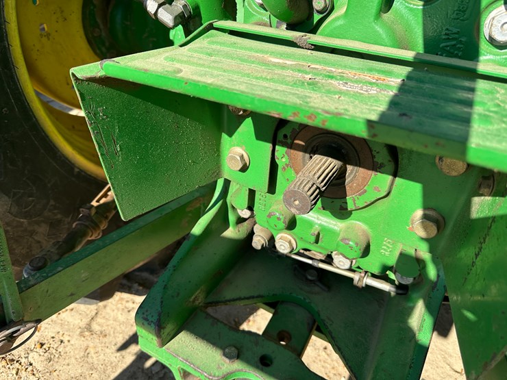 2011-john-deere-5095m-image-17