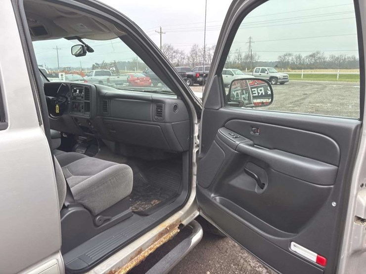 2006-chevrolet-k2500-image-19