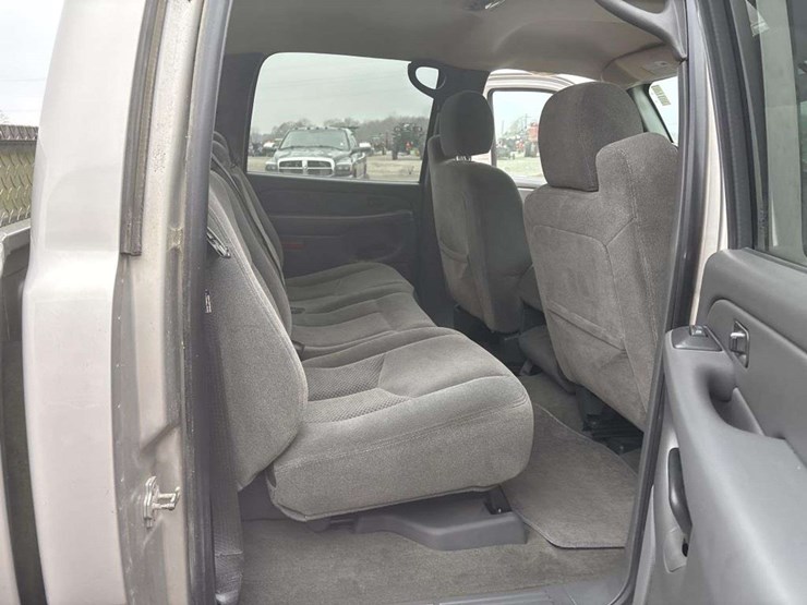 2006-chevrolet-k2500-image-18