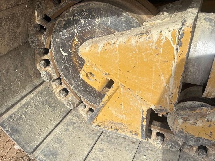 2021-caterpillar-d5-image-24