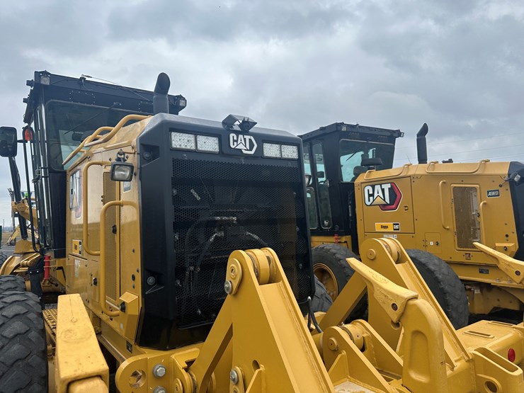 2022-caterpillar-140gc-awd-image-22
