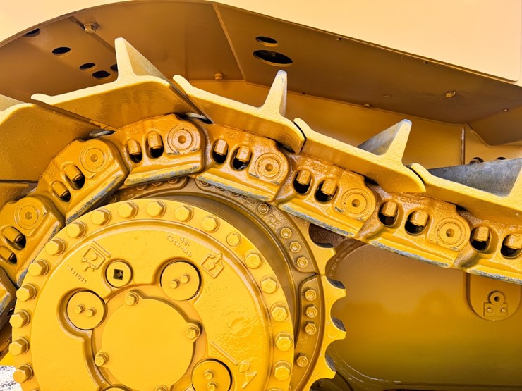 2019-caterpillar-d8t-image-17