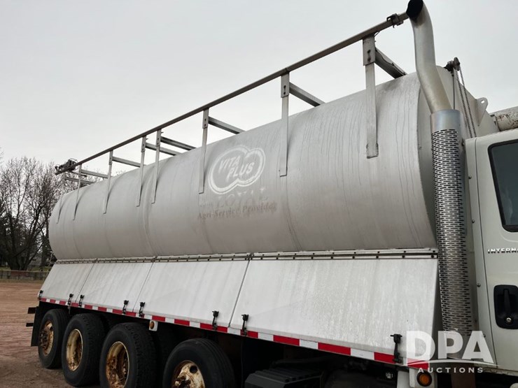 2005-international-7600-image-25