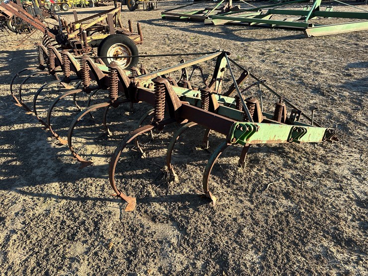 #33752-•-4.5'-chisel-plow-image-3