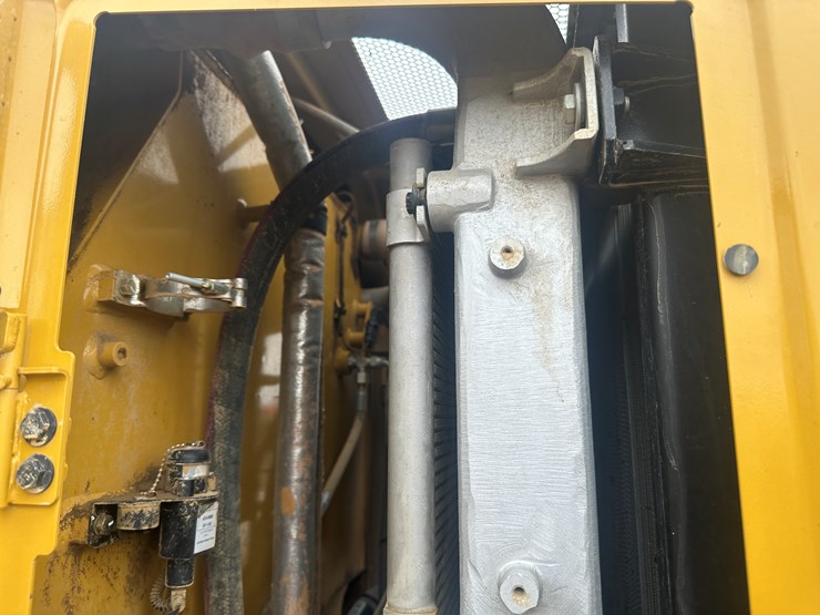 2022-caterpillar-140gc-awd-image-83