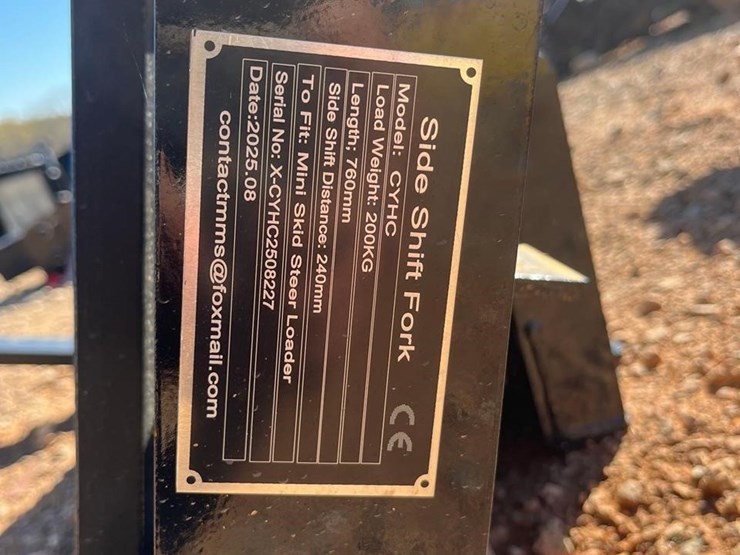 future-mini-skid-steer-loader-hydraulic-side-shift-image-6