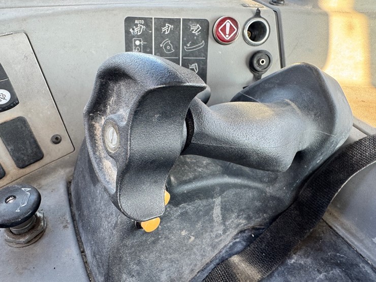 2019-caterpillar-d8t-image-52