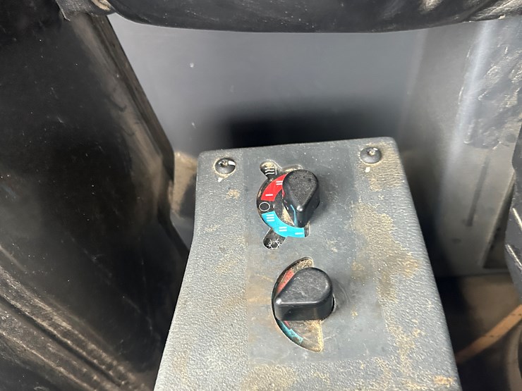 2022-caterpillar-140gc-awd-image-115