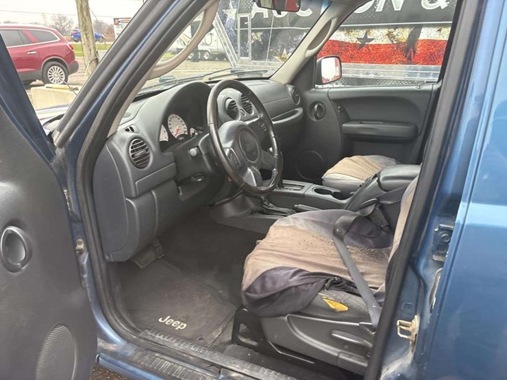 2004-jeep-liberty-image-13