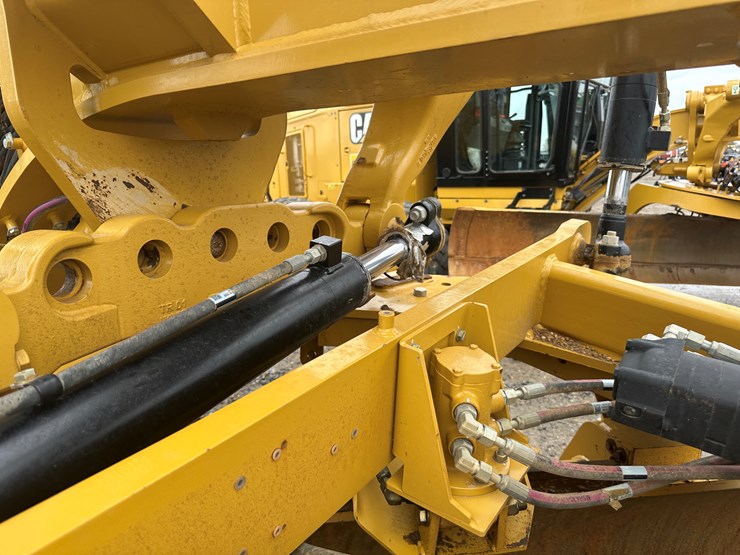 2022-caterpillar-140gc-image-49