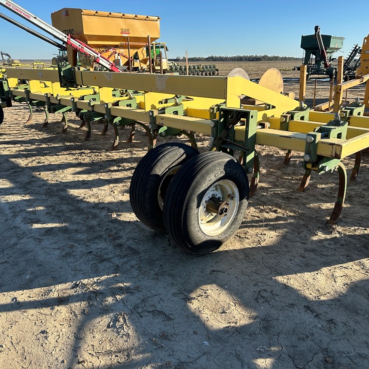 #33746 • Roll-A-Cone 12.5' Chisel Plow 10-2397