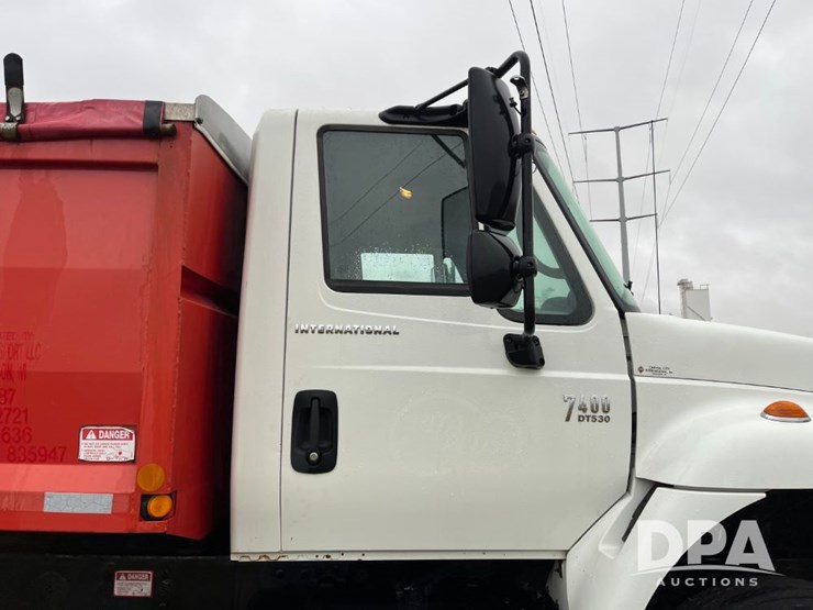 2004-international-7400-image-28